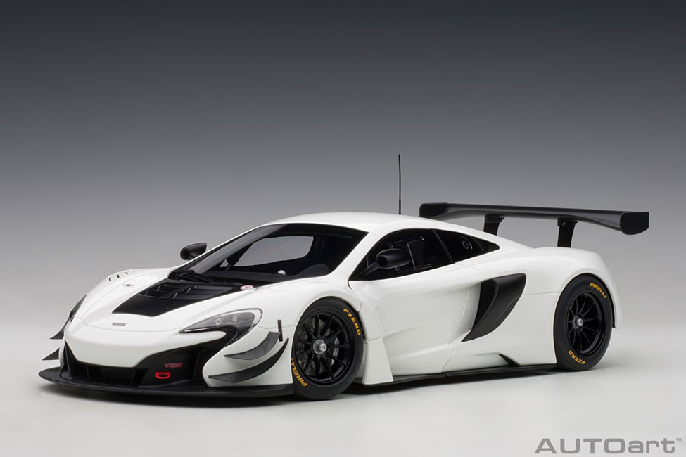 McLAREN 650S GT3 - WHITE WITH BLACK ACCENTS Autoart 1/18 81640