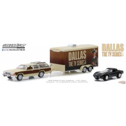 Ford LTD Country Squire 1979 & Chevrolet Corvette C3 1978   Dallas  Greenlight 31070C 1-64 Passion Diecast