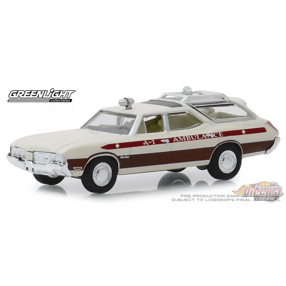 1970 Oldsmobile Vista Cruiser - Waco, Texas A-1 Ambulance (Hobby Exclusive) 1/64 greenlight 30066 Passion Diecast 