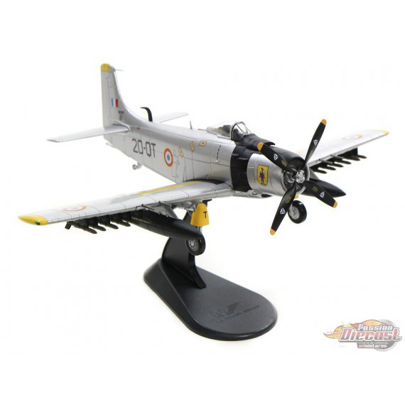 Douglas AD-4 Skyraider  French Air Force EC 2/20 Quarsenis, Algeria, 1960s Hobby Master 1/72  HA2916  Passion Diecast 