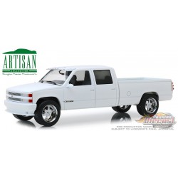 1997 Chevrolet Silverado 3500 Crew Cab in Olympic White Greenlight 1/18  19072 Passion Diecast 