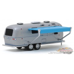 1971 Airstream Double-Axle Land Yacht Safari with Awning - 1-64 greenlight 34070 C Passion Diecast
