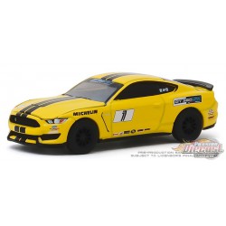 2016 Ford Shelby GT350 Triple Yellow - Ford Performance Racing School no 1 -  (Hobby Exclusive) 1/64 Greenlight - 30134