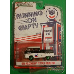 1968 Volkswagen T2- Standard Oil Change & Service -  Running on Empty 6 Greenlight 1/64  41060 C