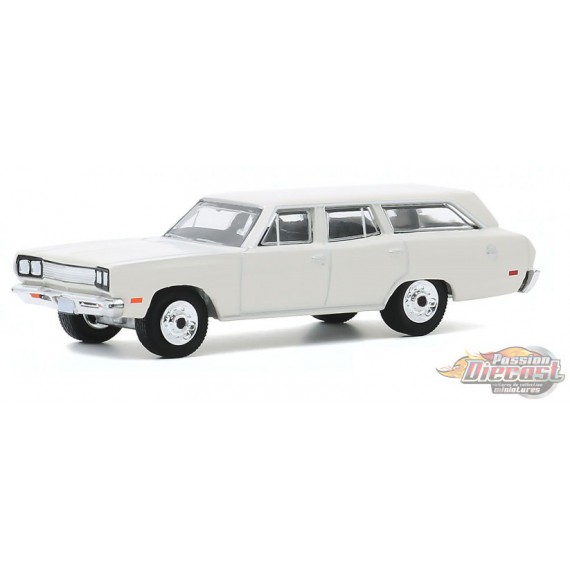 1969 Plymouth Satellite Station Wagon - Estate Wagons Series 5 - 1/64  Greenlight - 29990 B -  Passion Diecast 