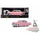 Cadillac Fleetwood 1955 série 60 rose  avec  Figurine Elvis Presley   -  Jada 1/24 - 31007 - Passion Diecast