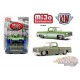 2x 1975 Chevrolet Silverado SQUAREBODY - Mijo Speed Shop avec pont élévateur à 4 poteaux - M2 Machines 1:64 - 33000-MJS01