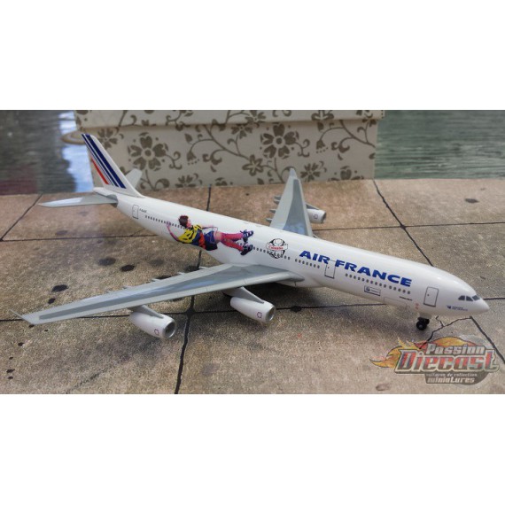 Dragon Wings 1/400 Airbus A340-300 Air France  "Soccer Cup" / F-GLKE / NO BOX - Passion Diecast