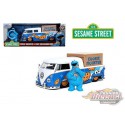 Sesame Street - 1962 Volkswagen Bus &  Cookie Monster  figure -  Jada 1-24 - 31751