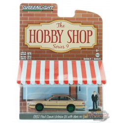 1992 Ford Crown Victoria LX with Man in Suit - The Hobby Shop Series 9 -  1/64 GREENMACHINE t-  97090 EGR