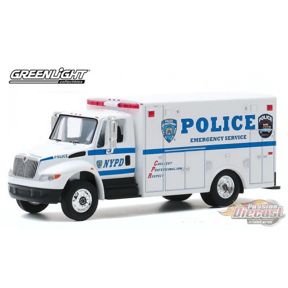 2013-international-durastar-new-york-city-police-department-emergency-hd-trucks-series-19-greenlight-164-33190-b.jpg