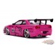 2002 Nissan Skyline GT-R 34 rose métallisé et noir avec figurine Hello Kitty - Jada  1/24 - 31613   Passion Diecast