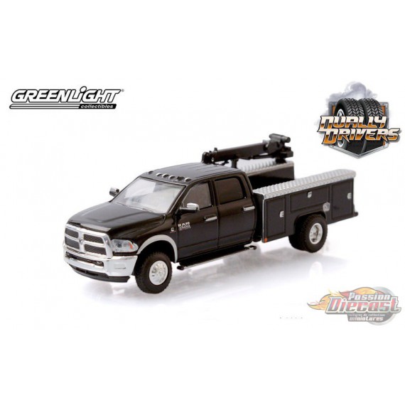 2018 Ram 3500 Dually Crane Truck in Brilliant Black - Dually Drivers  5 - Greenlight 1-64 - 46050 B   Passion Diecast