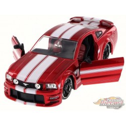 2006 Ford Mustang GT Red with white stripe -  Jada 1/24 - 90658 RD - Passion Diecast 