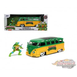 Ninja Turtle - 1962 Volkswagen Bus &  Leonardo  figure -  Jada 1-24 - 31786