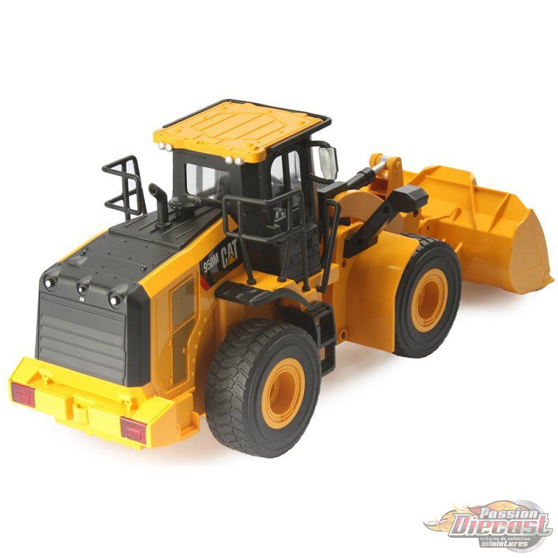 Engin TP Télécommandé : tractopelle, pelleteuse CATERPILLAR DIECASTMASTERS 1/24 | Collect World