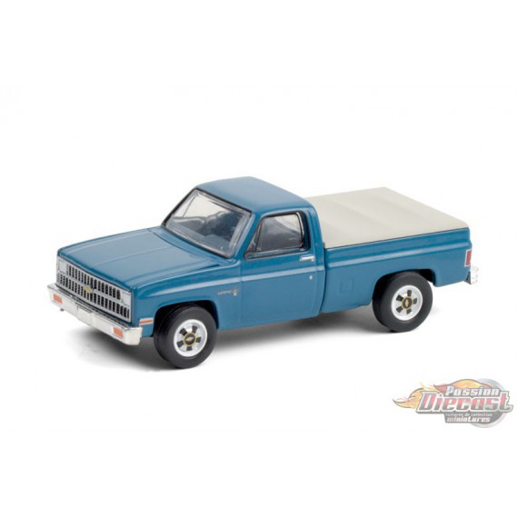 1981 Chevrolet Custom Deluxe 20 with Bed Cover in Light Blue Poly - Blue Collar Collection 8 - Greenlight 1/64 -  35180 D