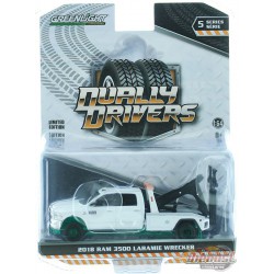 2018 Ram 3500 Dually Wrecker in Bright White - Dually Drivers  5 - GREENMACHINE 1-64 - 46050 CGR Passion Diecast