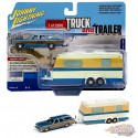 1973 Chevy Caprice Station Wagon Bleu avec remorque de camping-car - Johnny Lightning  1:64 - JLBT013 B