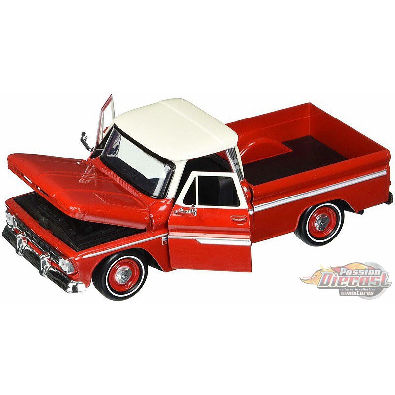 Motormax 1966 Chevrolet C10 Fleetside Pickup Truck 1:24 73355 Red with Cream Top 