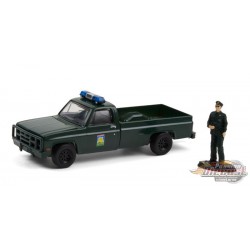 1986 Chevrolet M1008 with Enforcement Officer Figure - The Hobby Shop Series 10 - 1/64 Greenlight - 97100 D