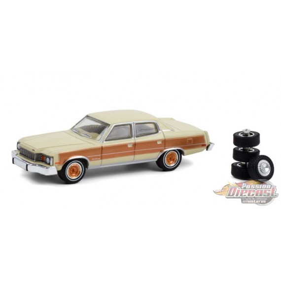 1978 AMC Matador Barcelona et Spare Tires - The Hobby Shop Series 10 - 1/64 Greenlight - 97100 C - Passion Diecast 