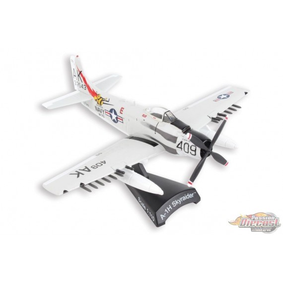 Douglas A-1H Skyraider US Navy  / VA-176 Skyraiders "Papoose Flight" - 1/110 - Postage Stamp PS5364-3 - Passion Diecas