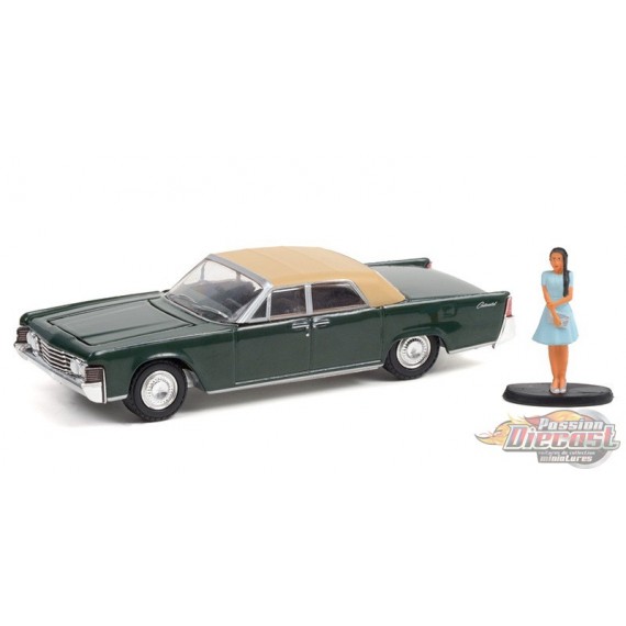 1965 Lincoln Continental Conv. - Spanish Moss avec Femme en robe-The Hobby Shop Series 11-1/64 Greenlight-97110 B PassionDiecast