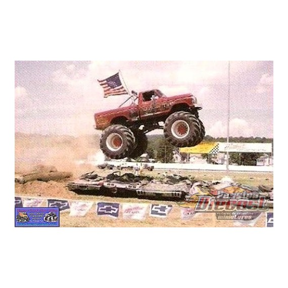 1979 Ford F-250 Monster Truck avec pneus 66 pouces  Kings of Crunch - Walking Tall  - Greenlight  1/18 -  13606