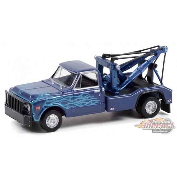 1969 Chevrolet C-30 Dually Wrecker en bleu et noir avec flammes- Dually Drivers 8 - Greenlight 1/64 - 46080 A - Passion Diecast