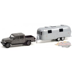2020 Jeep Gladiator with Airstream Double-Axle Land Yacht Safari- Hitch & Tow 23, 1/64 Greenlight - 32230 C