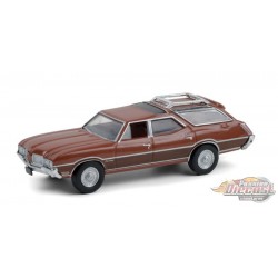 1972 Oldsmobile Vista Cruiser - Saddle Bronze / Woodgrain - Estate Wagons Series 6 - 1/64  Greenlight - 36010 C