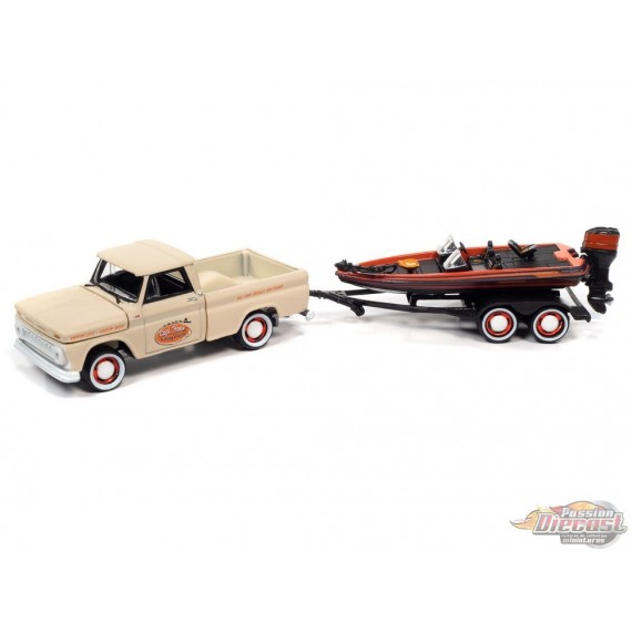 1965 Chevy Stepside Pickup beige, orange et noir avec bass boat et remorque  - Johnny Lightning  1:64 - JLBT015 JLSP203-A