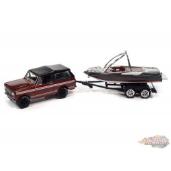 1969 International Scout II en rouge et noir avec Malibu Boat et remorque  - Johnny Lightning  1:64 - JLBT015 JLSP205-A