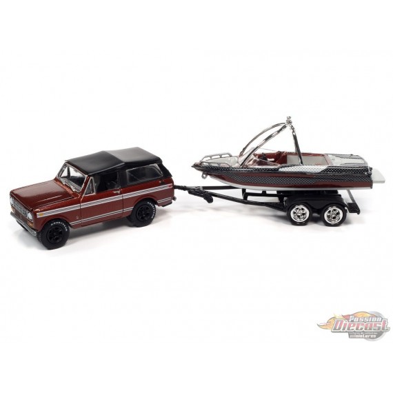 1969 International Scout II in Red and Black with Malibu Boat and Trailer - Johnny Lightning  1:64 - JLBT015 JLSP205-A