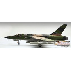 Republic F-105F Thunderchief USAF 355th TFW, 357th TFS, Leo Thorsness, Vietnam, April 19th 1967 - Hobby Master 1/72 HA2551