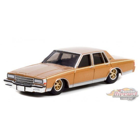 1985 Chevrolet Caprice Lowrider - en Custom Gold - California Lowriders Series 1 - 1/64 Greenlight - 63010 C - Passion Diecast