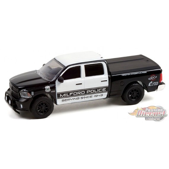 2017 Ram 1500 SSV -Milford, Michigan Police "Serving Since 1943"-Hot Pursuit  40 - 1/64 Greenlight-42980 E-Passion Diecast