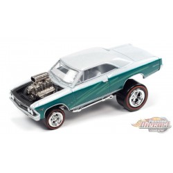 1966 Chevrolet Chevelle in Pearl White & Metallic Green - Zinger - Johnny Lightning 1:64 - JLSP208 B -  Passion Diecast 