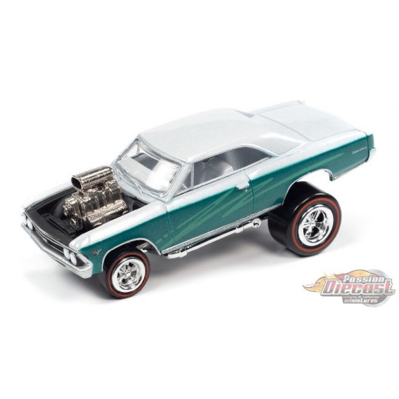 1966 Chevrolet Chevelle in Pearl White & Metallic Green - Zinger - Johnny Lightning 1:64 - JLSP208 B -  Passion Diecast 