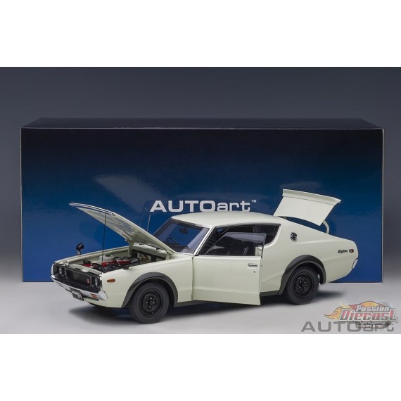 Nissan Skyline GT-R (KPGC110) Version Standard (Blanc) -  Autoart - 77472 Passion Diecast