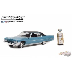 1972 Cadillac Coupe deVille avec pompe essence vintage - The Hobby Shop Series 13 - 1/64 Greenlight - 97130 A - Passion Diecast