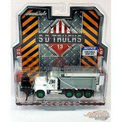 CHASE CAR 2019 Camion benne Mack Granite  avec chasse-neige et épandeur de sel - SD Trucks 13 - Greenlight  1/64 - 45130 CGR