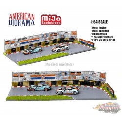 Mijo Exclusive - Diorama de l'autodrome avec autocollants Auto World Gulf Racing Livery - American Diorama 1-64 - AD-76533