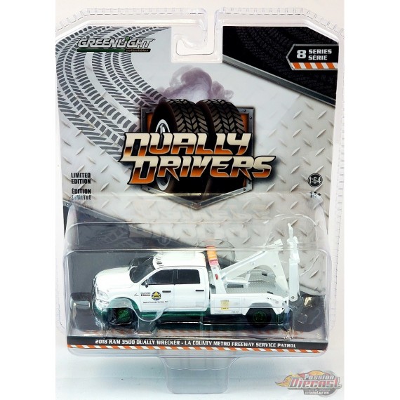 CHASE CAR 2018 Ram 3500 Dually Wrecker - Los Angeles County Metro Freeway - Dually Drivers 8 - Greenlight 1/64 - 46080 FGR