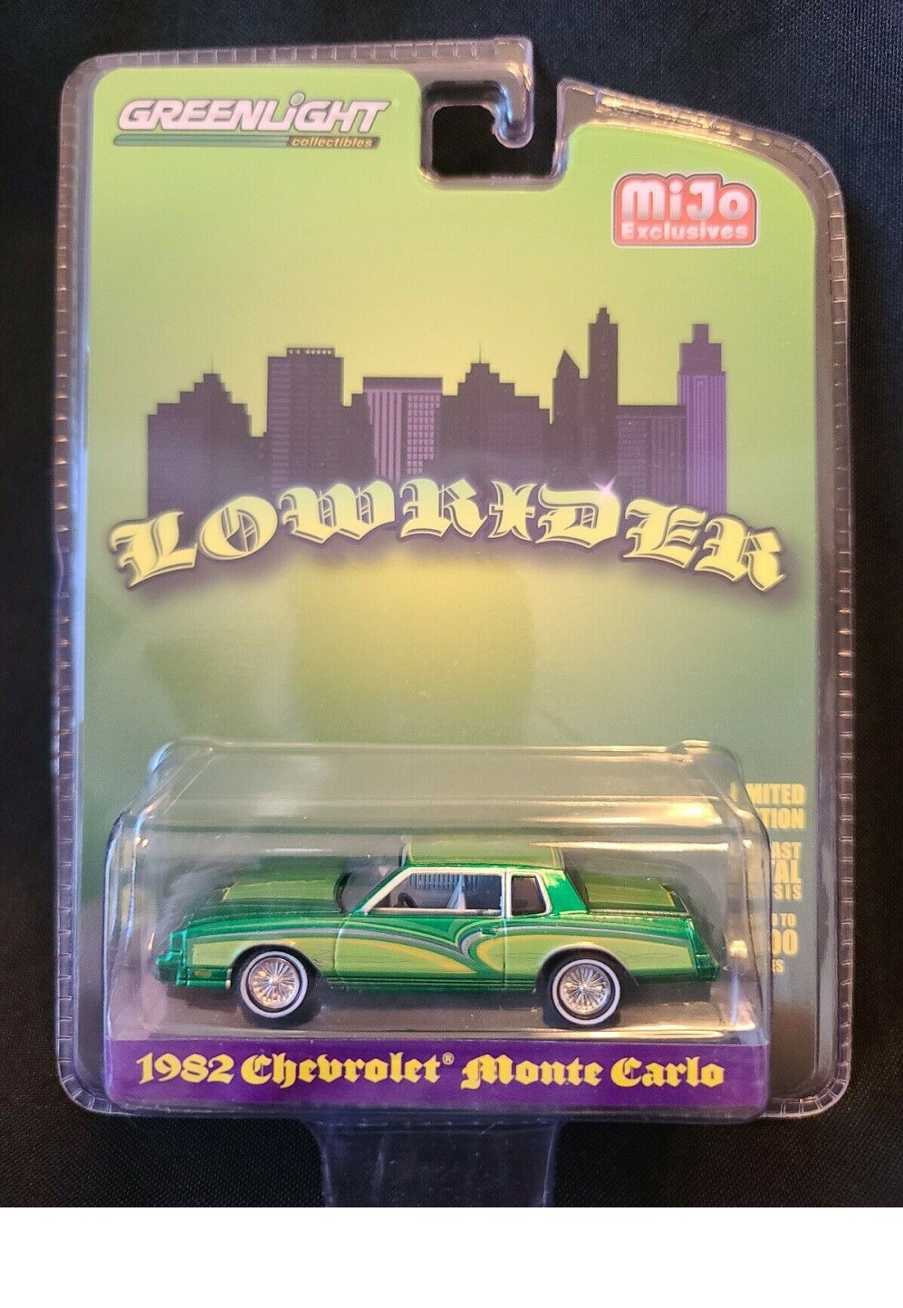 CHASE CAR 1982 Chevrolet Monte Carlo Lowrider Vert - Mijo Exclusives - 1/64  Greenlight - 51388GR