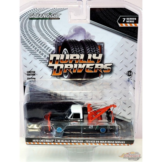 CHASE CAR 1970 Chevrolet C-30 Dually Wrecker - Texaco 24 Hour Road Service - Dually Drivers  7 - Greenlight 1-64 - 46070 BGR