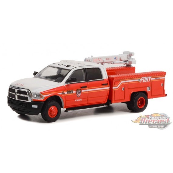 FDNY 2018 Ram 3500 Dually Crane Truck  - Dually Drivers Series 10 - 1/64 Greenlight - 46100 D Passion Diecast