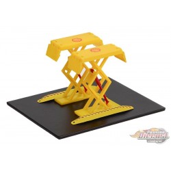 Shell Oil - Auto Body Shop - Automotive Double Scissor Lifts Series 1 - Greenlight 1/64 - 16160 C - Passion  Diecast