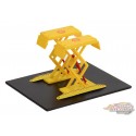 Shell Oil - Auto Body Shop - Automotive Double Scissor Lifts Series 1 - Greenlight 1/64 - 16160 C